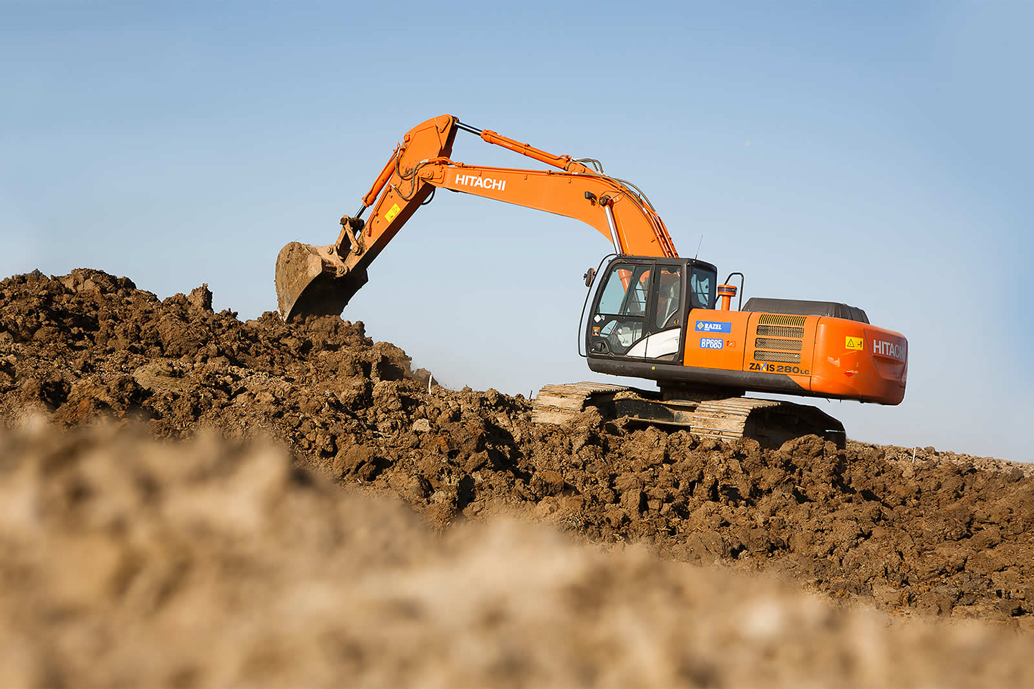 Excavation. Hitachi zx280lc-5g. Экскаватор. Экскаватор роет. Экскаватор роет землю.